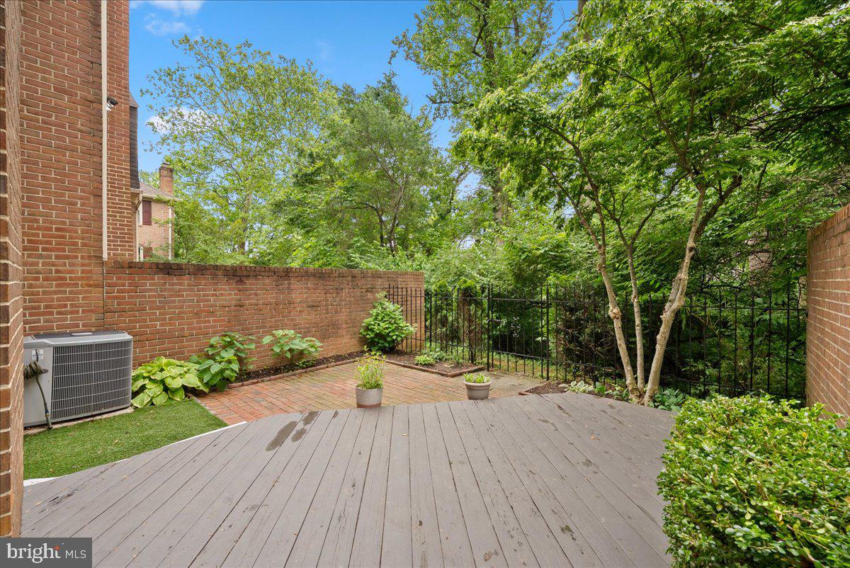 4516 4TH RD N, ARLINGTON, Virginia 22203, 3 Bedrooms Bedrooms, ,3 BathroomsBathrooms,Residential,For sale,4516 4TH RD N,VAAR2057496 MLS # VAAR2057496
