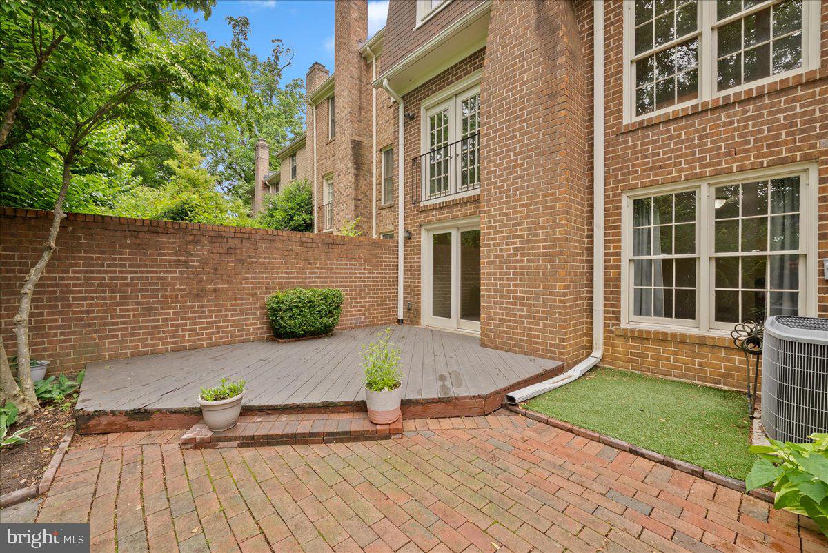 4516 4TH RD N, ARLINGTON, Virginia 22203, 3 Bedrooms Bedrooms, ,3 BathroomsBathrooms,Residential,For sale,4516 4TH RD N,VAAR2057496 MLS # VAAR2057496