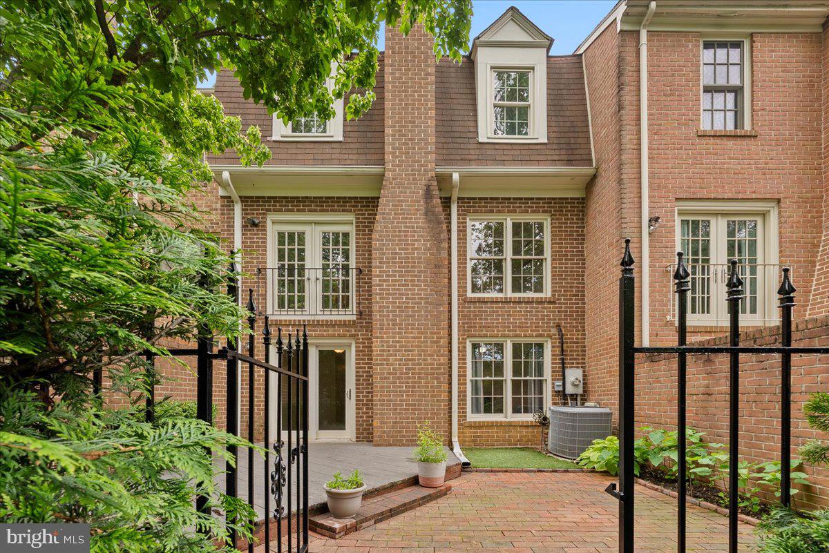 4516 4TH RD N, ARLINGTON, Virginia 22203, 3 Bedrooms Bedrooms, ,3 BathroomsBathrooms,Residential,For sale,4516 4TH RD N,VAAR2057496 MLS # VAAR2057496