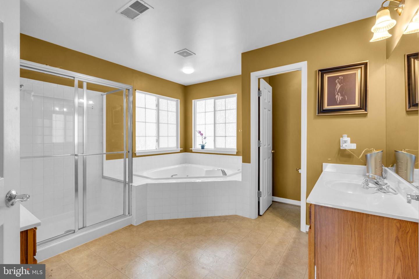 8600 DUTCHMAN CT, MANASSAS, Virginia 20110, 5 Bedrooms Bedrooms, ,4 BathroomsBathrooms,Residential,For sale,8600 DUTCHMAN CT,VAMN2008338 MLS # VAMN2008338