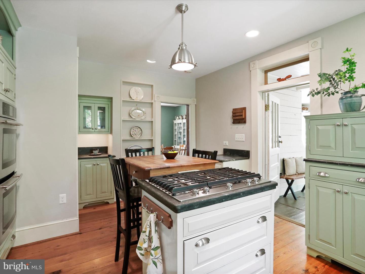 351 S ORCHARD DR, PURCELLVILLE, Virginia 20132, 5 Bedrooms Bedrooms, ,2 BathroomsBathrooms,Residential,For sale,351 S ORCHARD DR,VALO2096808 MLS # VALO2096808