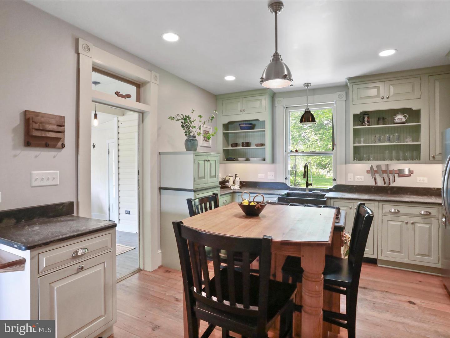 351 S ORCHARD DR, PURCELLVILLE, Virginia 20132, 5 Bedrooms Bedrooms, ,2 BathroomsBathrooms,Residential,For sale,351 S ORCHARD DR,VALO2096808 MLS # VALO2096808