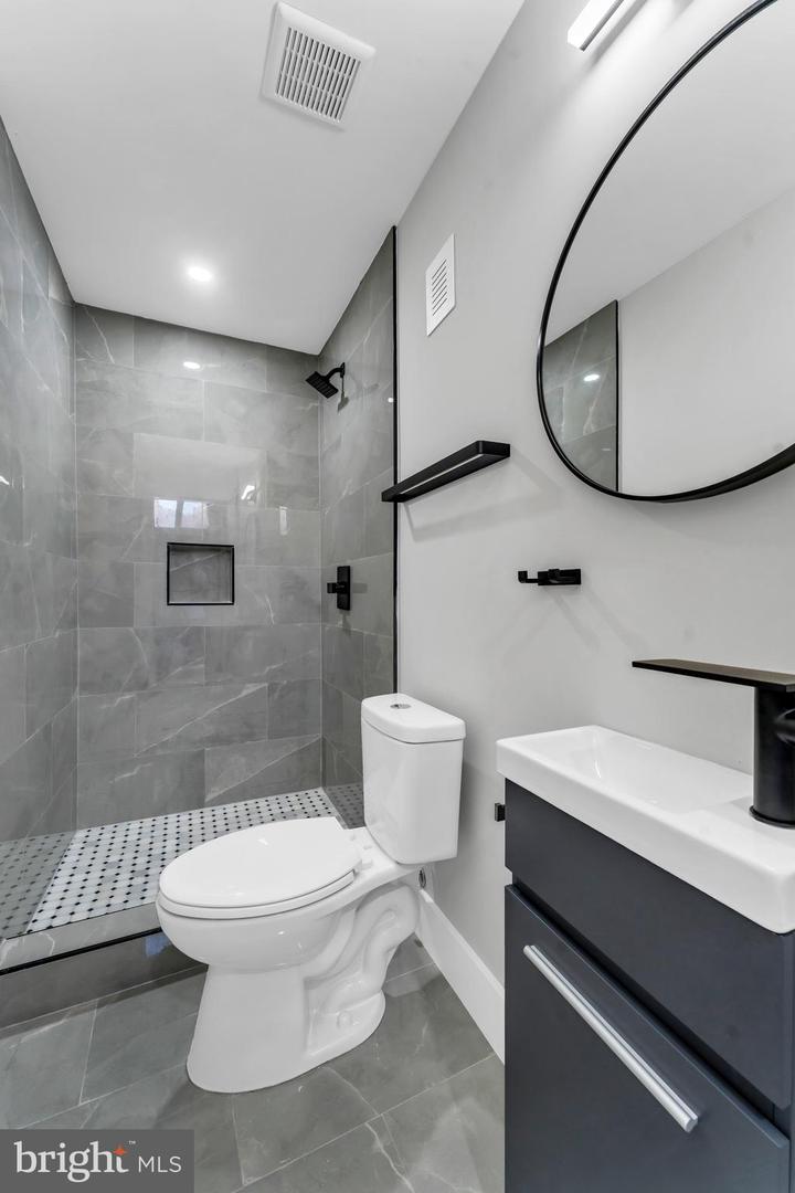 3521 NEW HAMPSHIRE AVE NW #B, WASHINGTON, District Of Columbia 20010, 3 Bedrooms Bedrooms, ,2 BathroomsBathrooms,Residential,For sale,3521 NEW HAMPSHIRE AVE NW #B,DCDC2201226 MLS # DCDC2201226