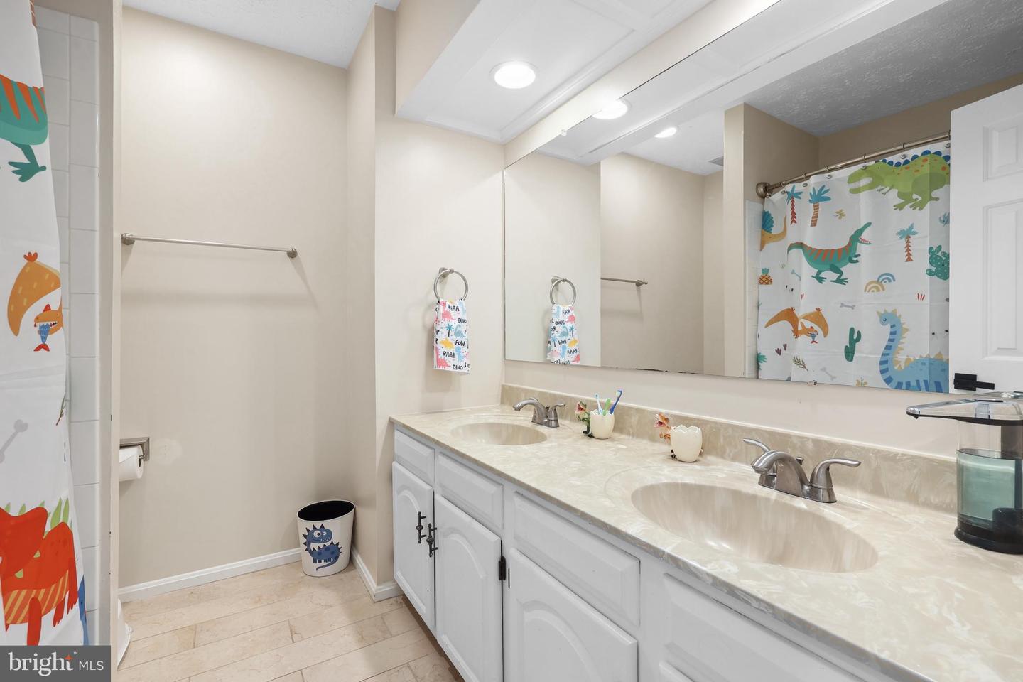 10217 GROVEWOOD WAY, FAIRFAX, Virginia 22032, 4 Bedrooms Bedrooms, ,2 BathroomsBathrooms,Residential,For sale,10217 GROVEWOOD WAY,VAFX2241674 MLS # VAFX2241674