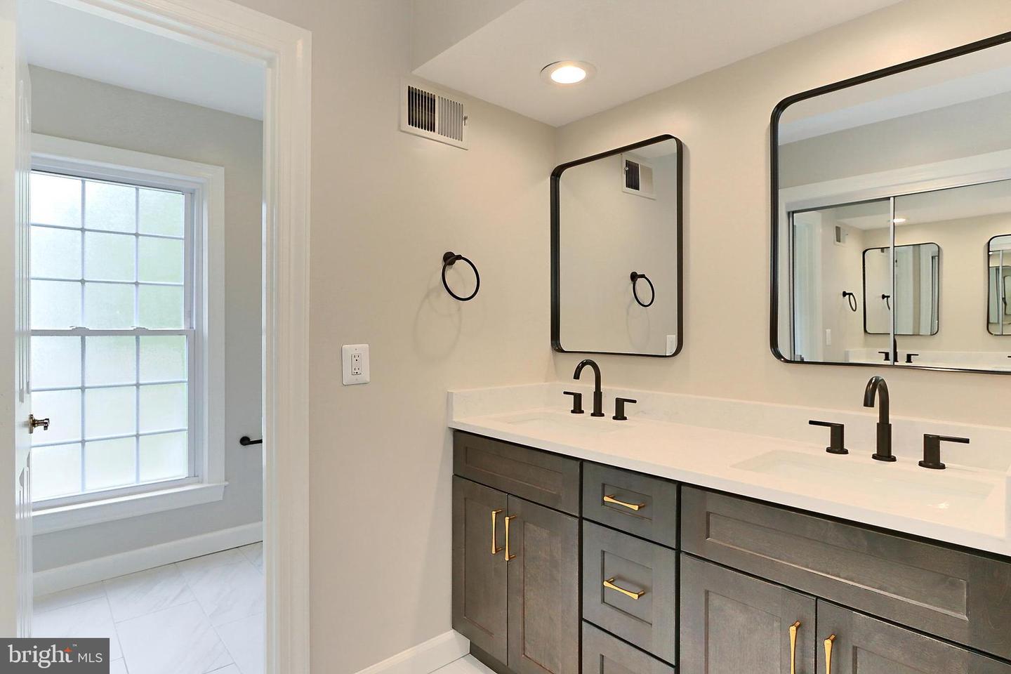 15473 MEHERRIN DR, CENTREVILLE, Virginia 20120, 5 Bedrooms Bedrooms, ,3 BathroomsBathrooms,Residential,For sale,15473 MEHERRIN DR,VAFX2241868 MLS # VAFX2241868