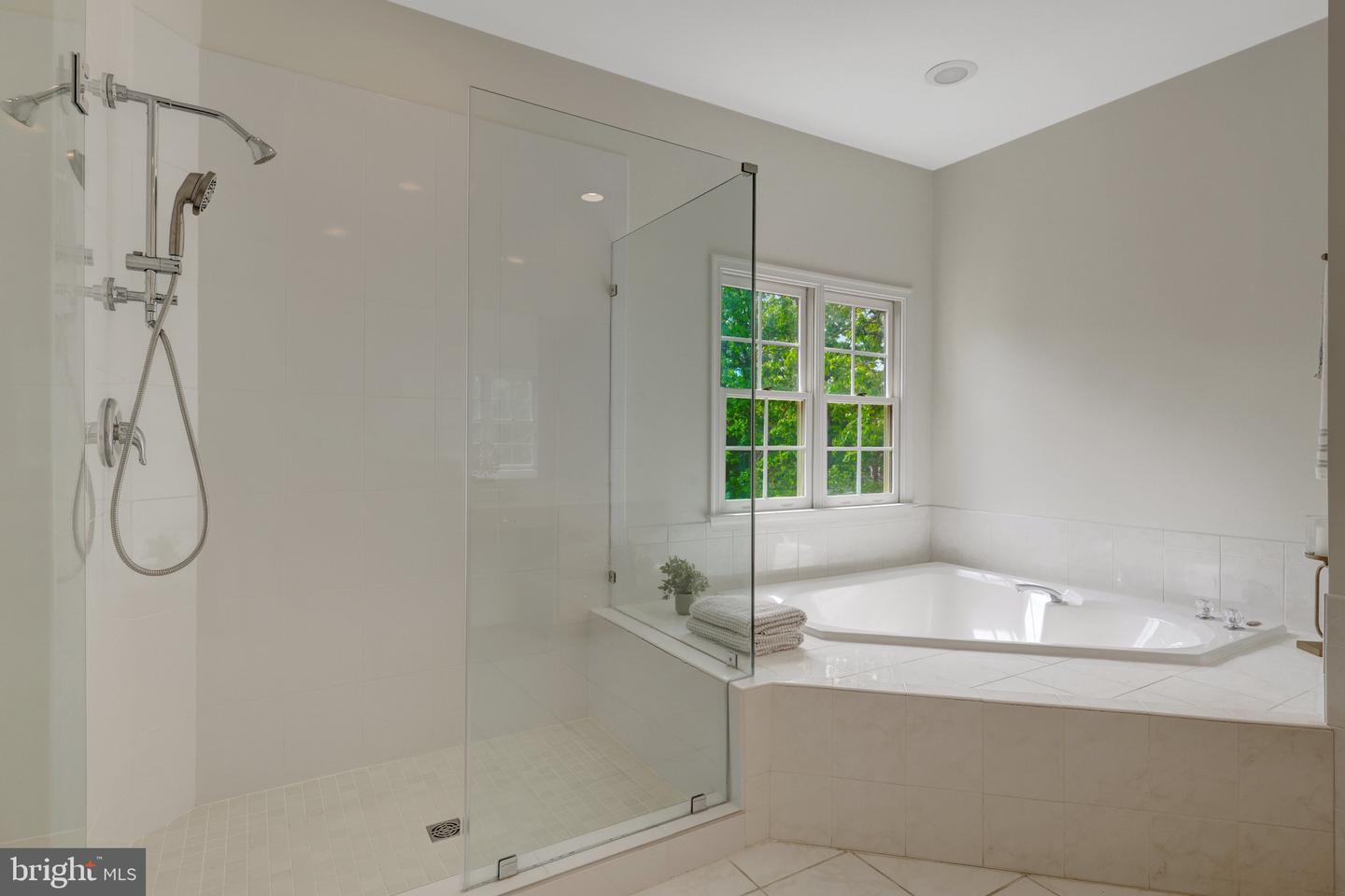 2160 BONAVENTURE DR, VIENNA, Virginia 22181, 4 Bedrooms Bedrooms, ,4 BathroomsBathrooms,Residential,For sale,2160 BONAVENTURE DR,VAFX2242092 MLS # VAFX2242092