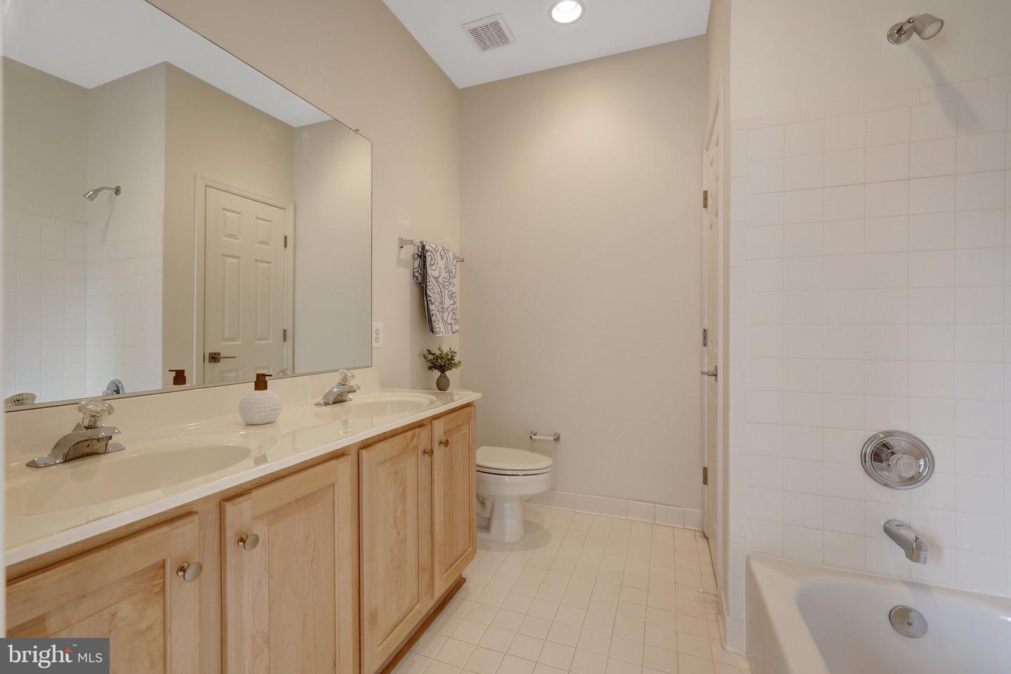 2160 BONAVENTURE DR, VIENNA, Virginia 22181, 4 Bedrooms Bedrooms, ,4 BathroomsBathrooms,Residential,For sale,2160 BONAVENTURE DR,VAFX2242092 MLS # VAFX2242092