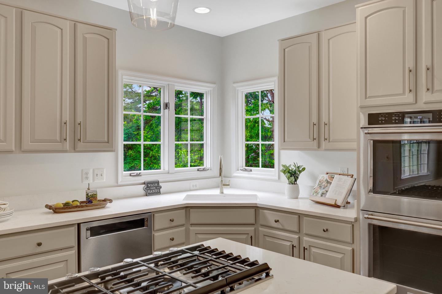 2160 BONAVENTURE DR, VIENNA, Virginia 22181, 4 Bedrooms Bedrooms, ,4 BathroomsBathrooms,Residential,For sale,2160 BONAVENTURE DR,VAFX2242092 MLS # VAFX2242092