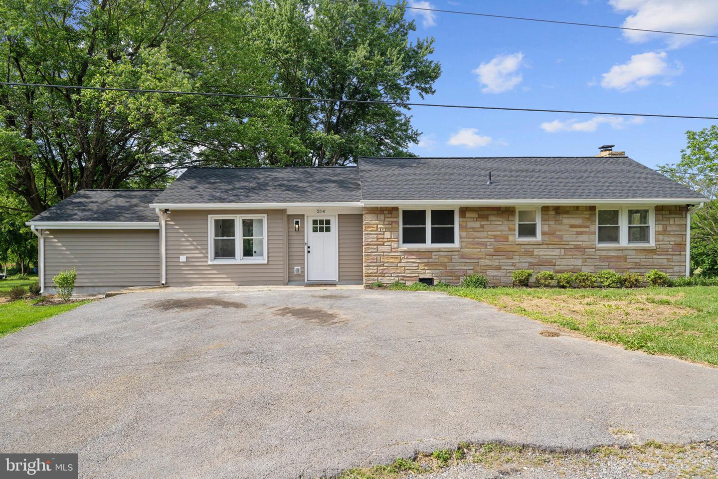214 DILLARD CT, FRONT ROYAL, Virginia 22630, 3 Bedrooms Bedrooms, ,2 BathroomsBathrooms,Residential,For sale,214 DILLARD CT,VAWR2011220 MLS # VAWR2011220