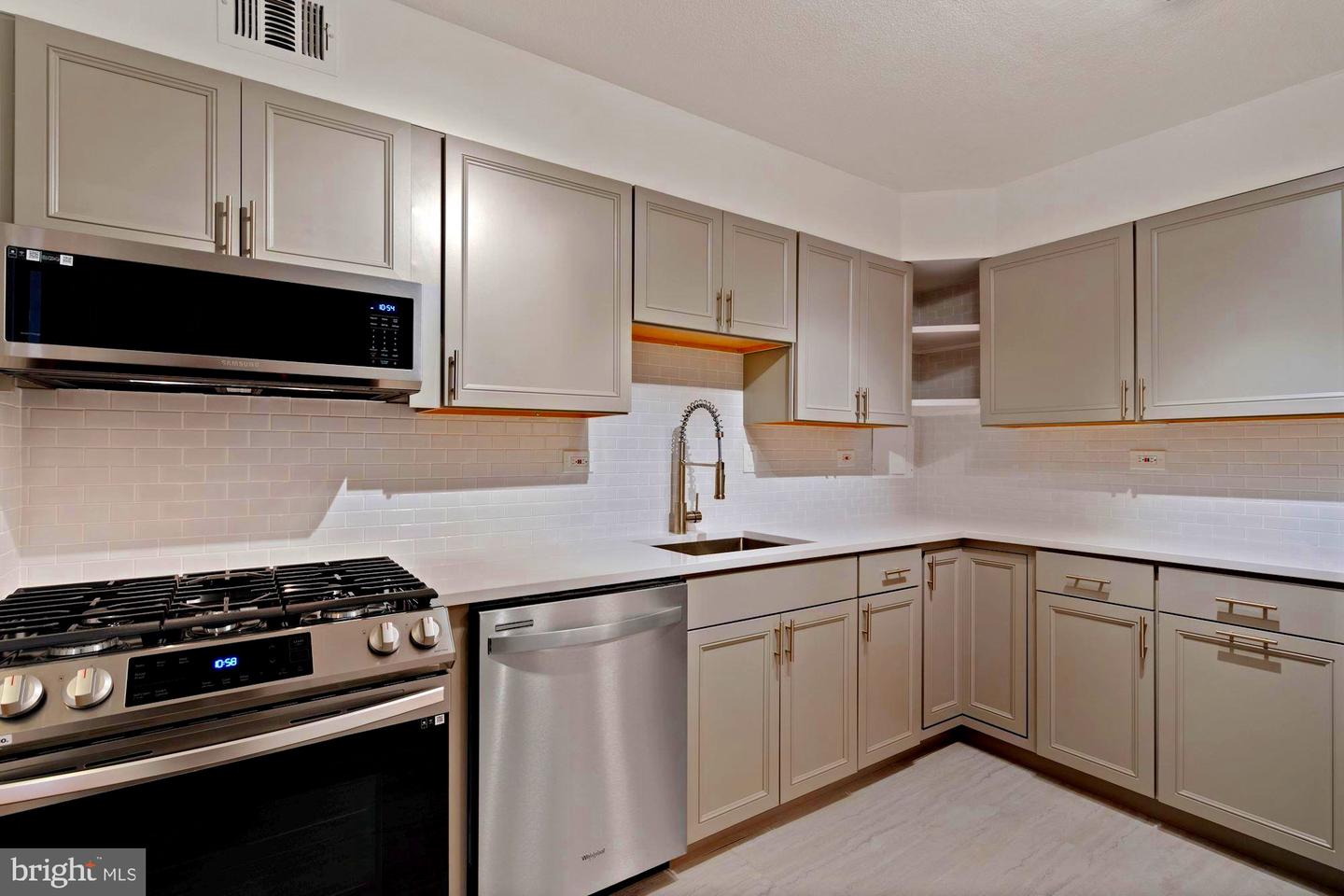 700 7TH ST SW #507, WASHINGTON, District Of Columbia 20024, 2 Bedrooms Bedrooms, 5 Rooms Rooms,1 BathroomBathrooms,Residential,For sale,700 7TH ST SW #507,DCDC2201636 MLS # DCDC2201636
