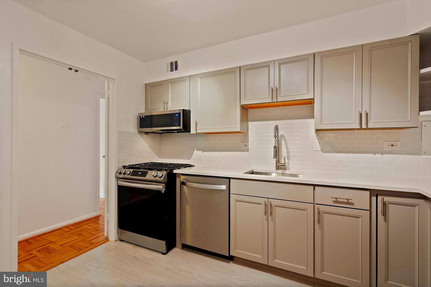 700 7TH ST SW #507, WASHINGTON, District Of Columbia 20024, 2 Bedrooms Bedrooms, 5 Rooms Rooms,1 BathroomBathrooms,Residential,For sale,700 7TH ST SW #507,DCDC2201636 MLS # DCDC2201636