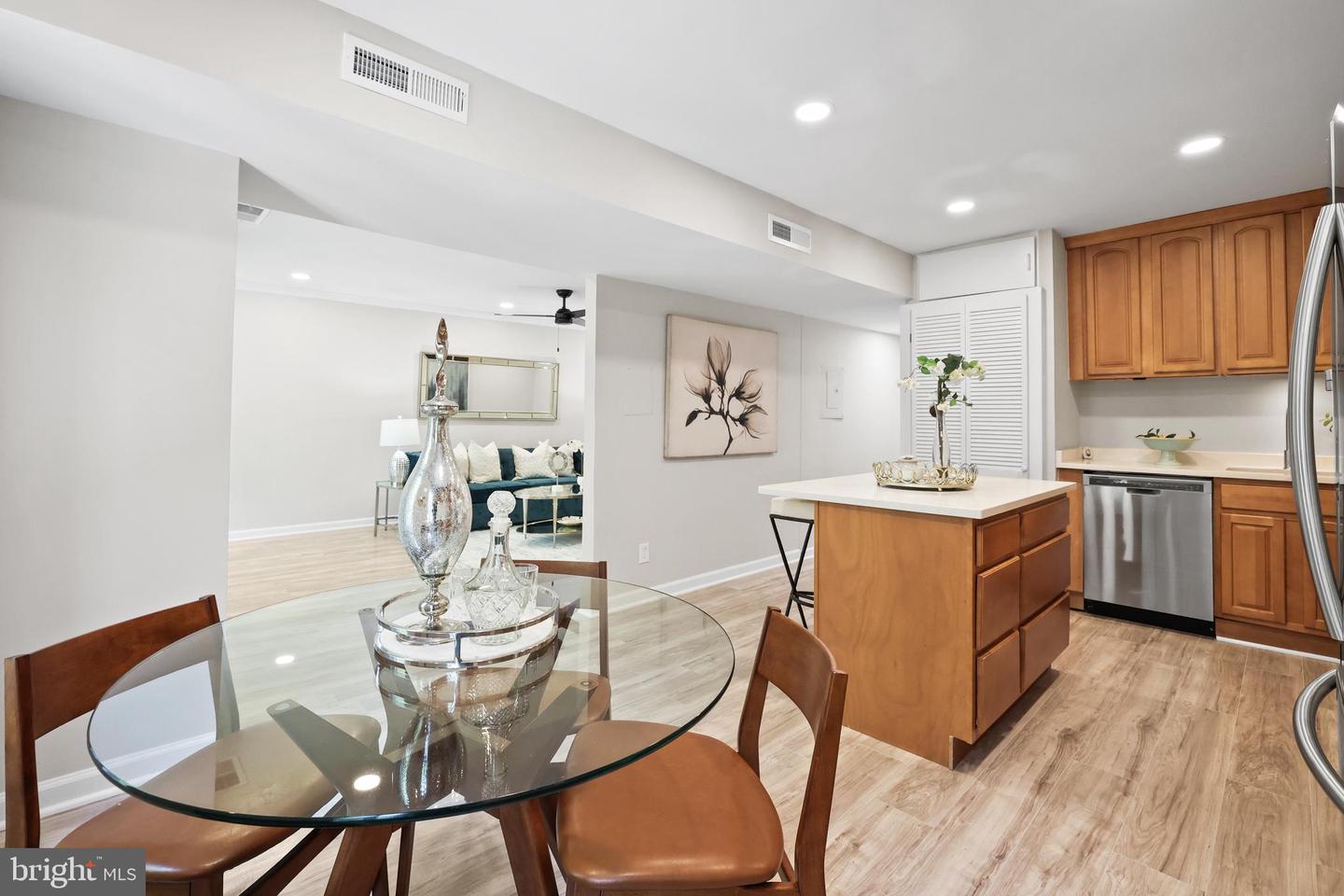 5050 7TH RD S #201, ARLINGTON, Virginia 22204, 2 Bedrooms Bedrooms, ,1 BathroomBathrooms,Residential,For sale,5050 7TH RD S #201,VAAR2057936 MLS # VAAR2057936