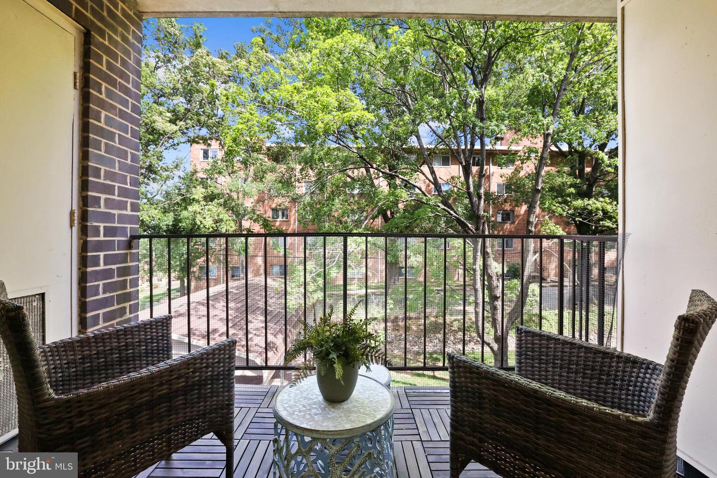 5050 7TH RD S #201, ARLINGTON, Virginia 22204, 2 Bedrooms Bedrooms, ,1 BathroomBathrooms,Residential,For sale,5050 7TH RD S #201,VAAR2057936 MLS # VAAR2057936
