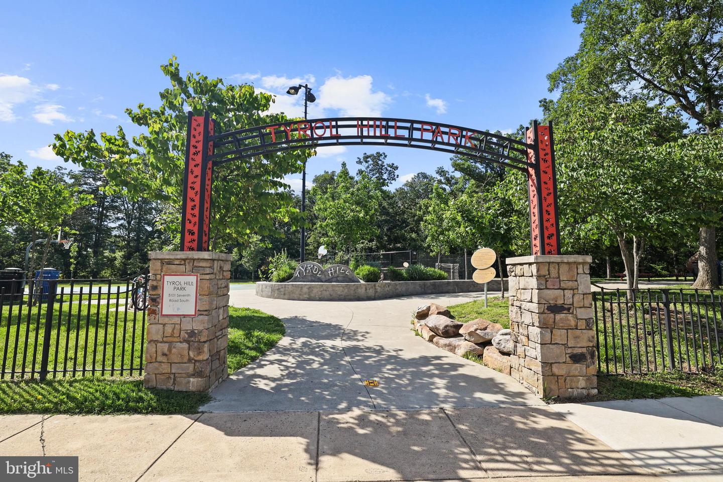 5050 7TH RD S #201, ARLINGTON, Virginia 22204, 2 Bedrooms Bedrooms, ,1 BathroomBathrooms,Residential,For sale,5050 7TH RD S #201,VAAR2057936 MLS # VAAR2057936