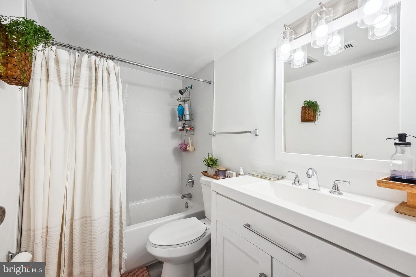 3113 BUCCANEER CT #101, FAIRFAX, Virginia 22031, 2 Bedrooms Bedrooms, ,2 BathroomsBathrooms,Residential,For sale,3113 BUCCANEER CT #101,VAFX2242188 MLS # VAFX2242188
