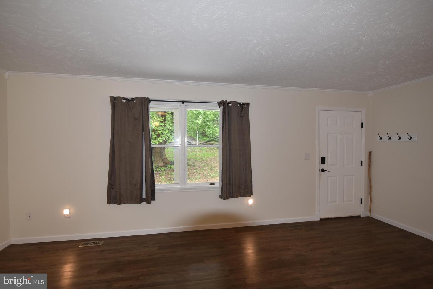 63 HICKORY NUT RD, LINDEN, Virginia 22642, 3 Bedrooms Bedrooms, ,3 BathroomsBathrooms,Residential,For sale,63 HICKORY NUT RD,VAWR2011222 MLS # VAWR2011222