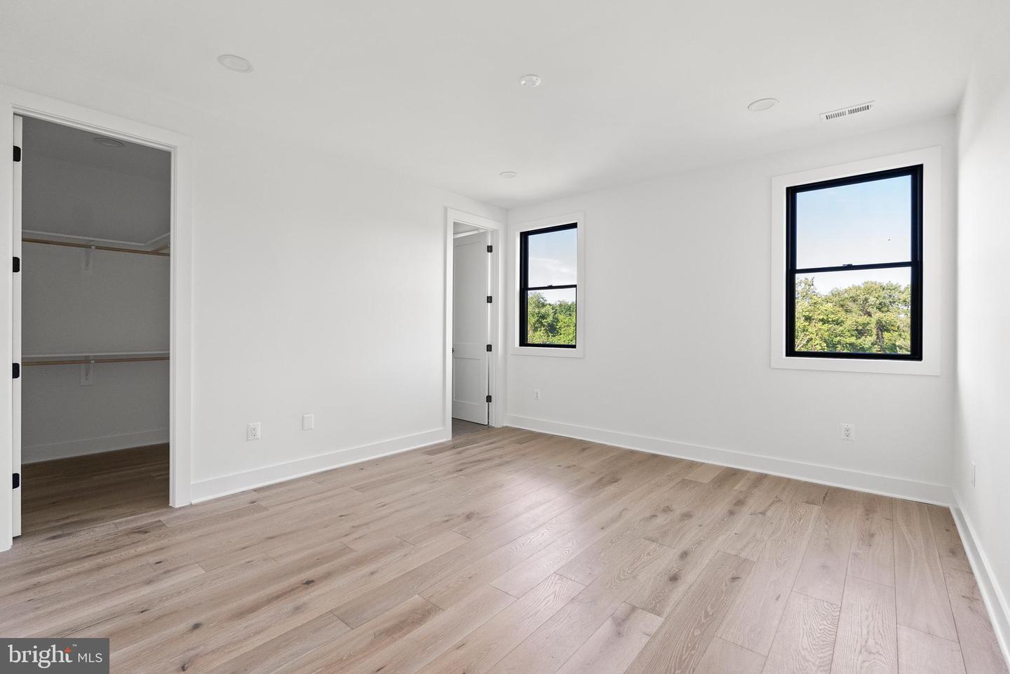 935 DEAD RUN DR, MCLEAN, Virginia 22101, 6 Bedrooms Bedrooms, ,6 BathroomsBathrooms,Residential,For sale,935 DEAD RUN DR,VAFX2242282 MLS # VAFX2242282
