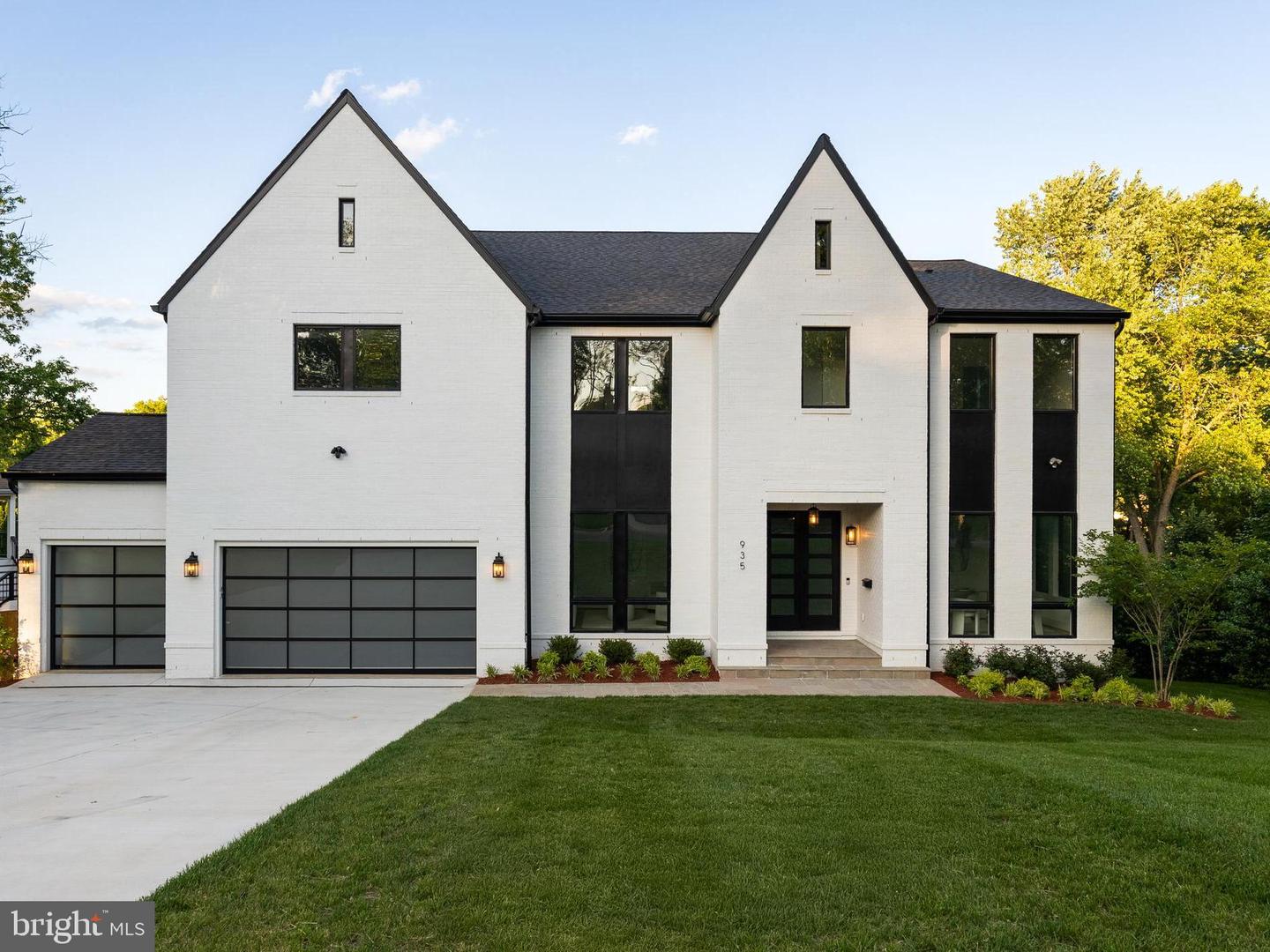 935 DEAD RUN DR, MCLEAN, Virginia 22101, 6 Bedrooms Bedrooms, ,6 BathroomsBathrooms,Residential,For sale,935 DEAD RUN DR,VAFX2242282 MLS # VAFX2242282