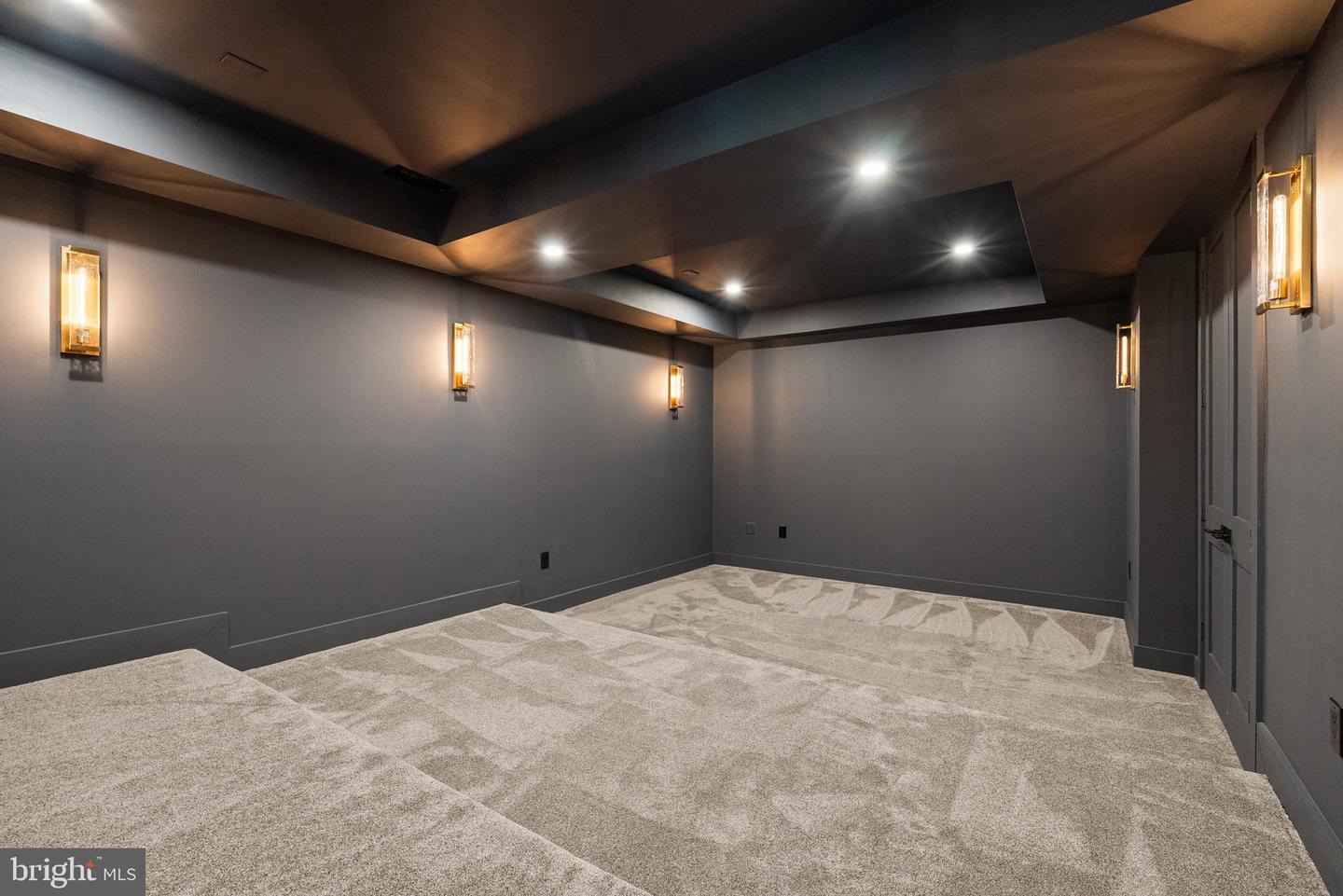 935 DEAD RUN DR, MCLEAN, Virginia 22101, 6 Bedrooms Bedrooms, ,6 BathroomsBathrooms,Residential,For sale,935 DEAD RUN DR,VAFX2242282 MLS # VAFX2242282