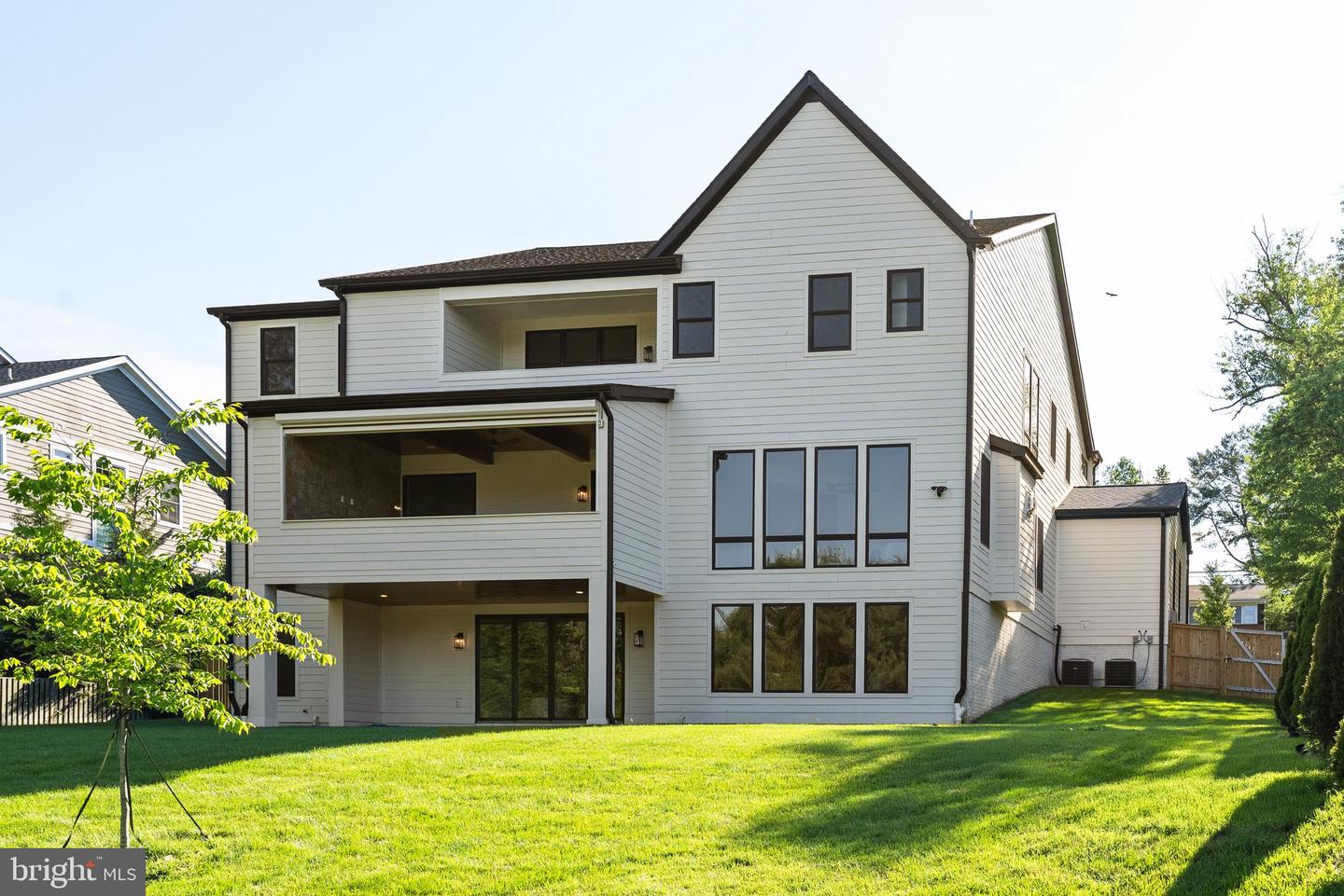 935 DEAD RUN DR, MCLEAN, Virginia 22101, 6 Bedrooms Bedrooms, ,6 BathroomsBathrooms,Residential,For sale,935 DEAD RUN DR,VAFX2242282 MLS # VAFX2242282