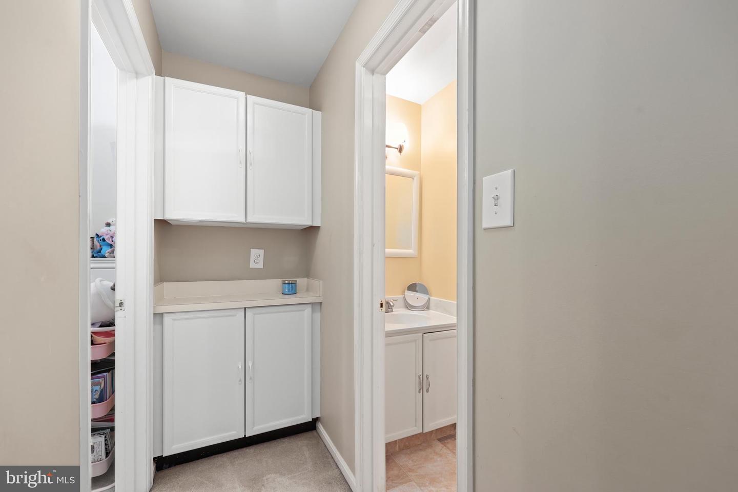 12220 APPLE ORCHARD CT, FAIRFAX, Virginia 22033, 3 Bedrooms Bedrooms, ,2 BathroomsBathrooms,Residential,For sale,12220 APPLE ORCHARD CT,VAFX2242294 MLS # VAFX2242294