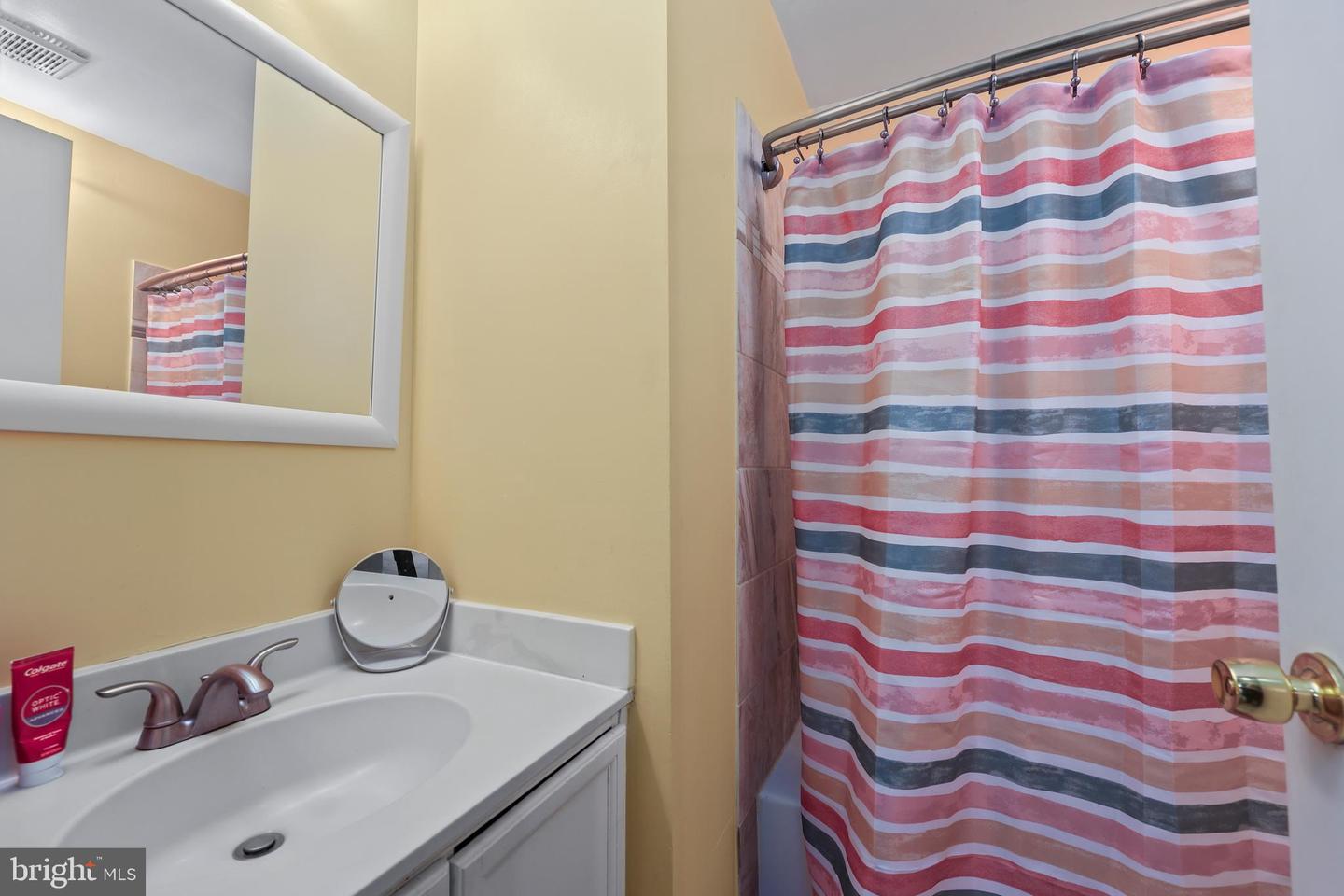 12220 APPLE ORCHARD CT, FAIRFAX, Virginia 22033, 3 Bedrooms Bedrooms, ,2 BathroomsBathrooms,Residential,For sale,12220 APPLE ORCHARD CT,VAFX2242294 MLS # VAFX2242294