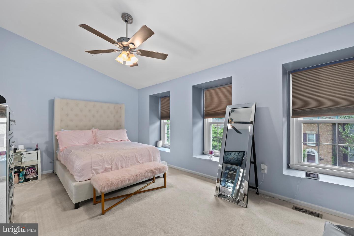 12220 APPLE ORCHARD CT, FAIRFAX, Virginia 22033, 3 Bedrooms Bedrooms, ,2 BathroomsBathrooms,Residential,For sale,12220 APPLE ORCHARD CT,VAFX2242294 MLS # VAFX2242294