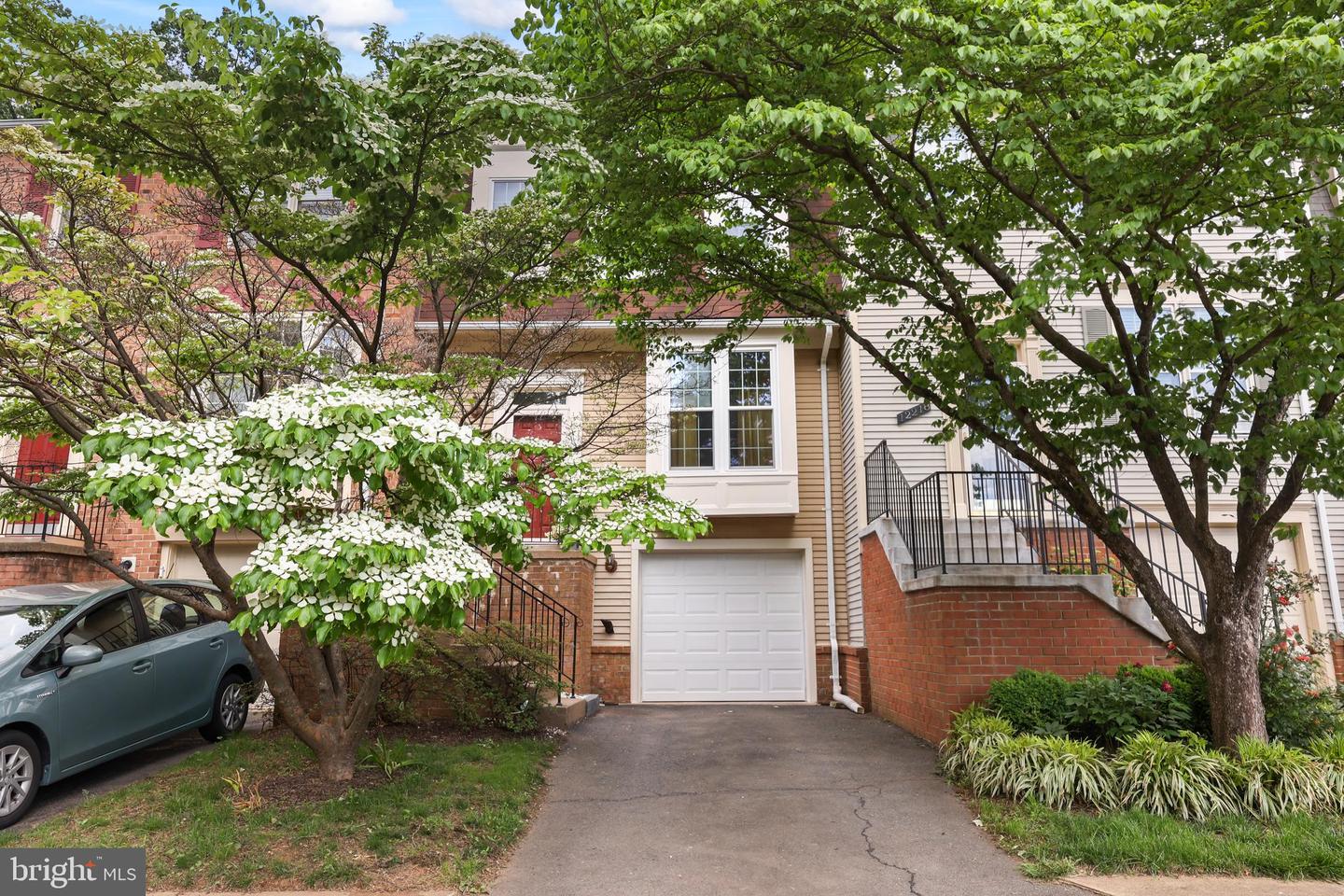 12220 APPLE ORCHARD CT, FAIRFAX, Virginia 22033, 3 Bedrooms Bedrooms, ,2 BathroomsBathrooms,Residential,For sale,12220 APPLE ORCHARD CT,VAFX2242294 MLS # VAFX2242294