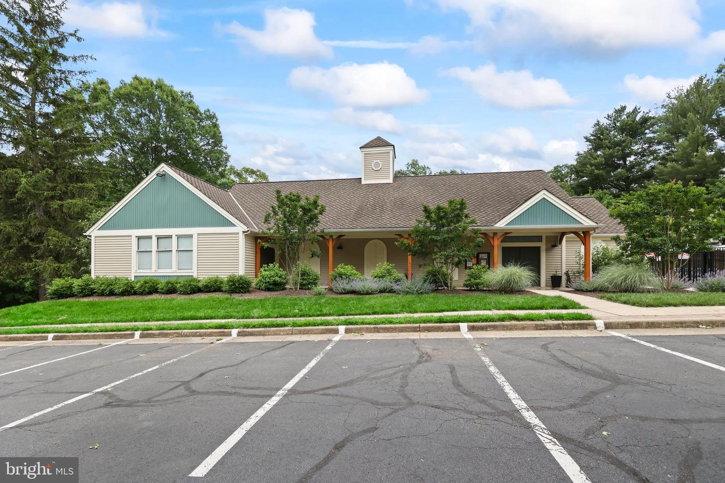 12220 APPLE ORCHARD CT, FAIRFAX, Virginia 22033, 3 Bedrooms Bedrooms, ,2 BathroomsBathrooms,Residential,For sale,12220 APPLE ORCHARD CT,VAFX2242294 MLS # VAFX2242294