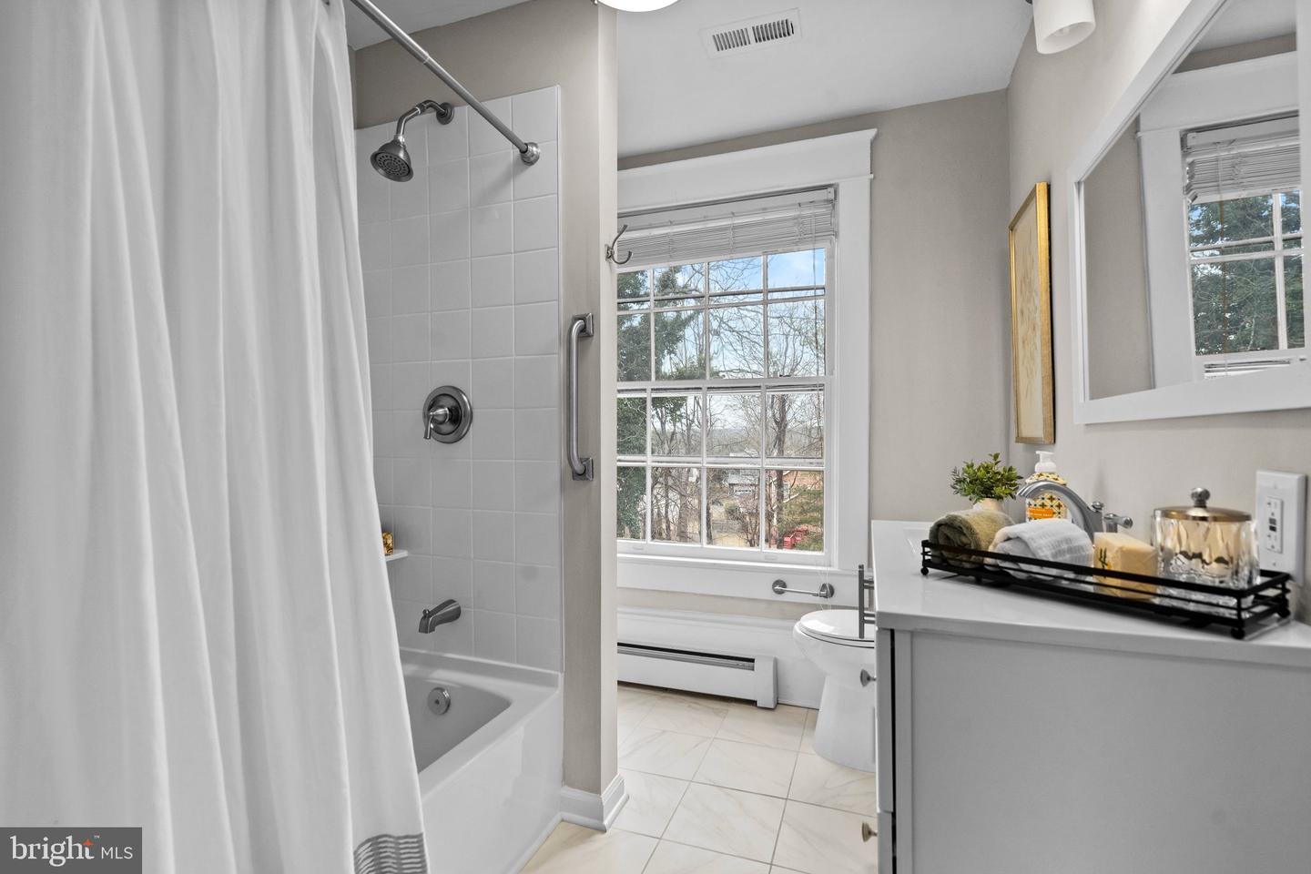 226 WINCHESTER ST, WARRENTON, Virginia 20186, 4 Bedrooms Bedrooms, ,2 BathroomsBathrooms,Residential,For sale,226 WINCHESTER ST,VAFQ2016726 MLS # VAFQ2016726