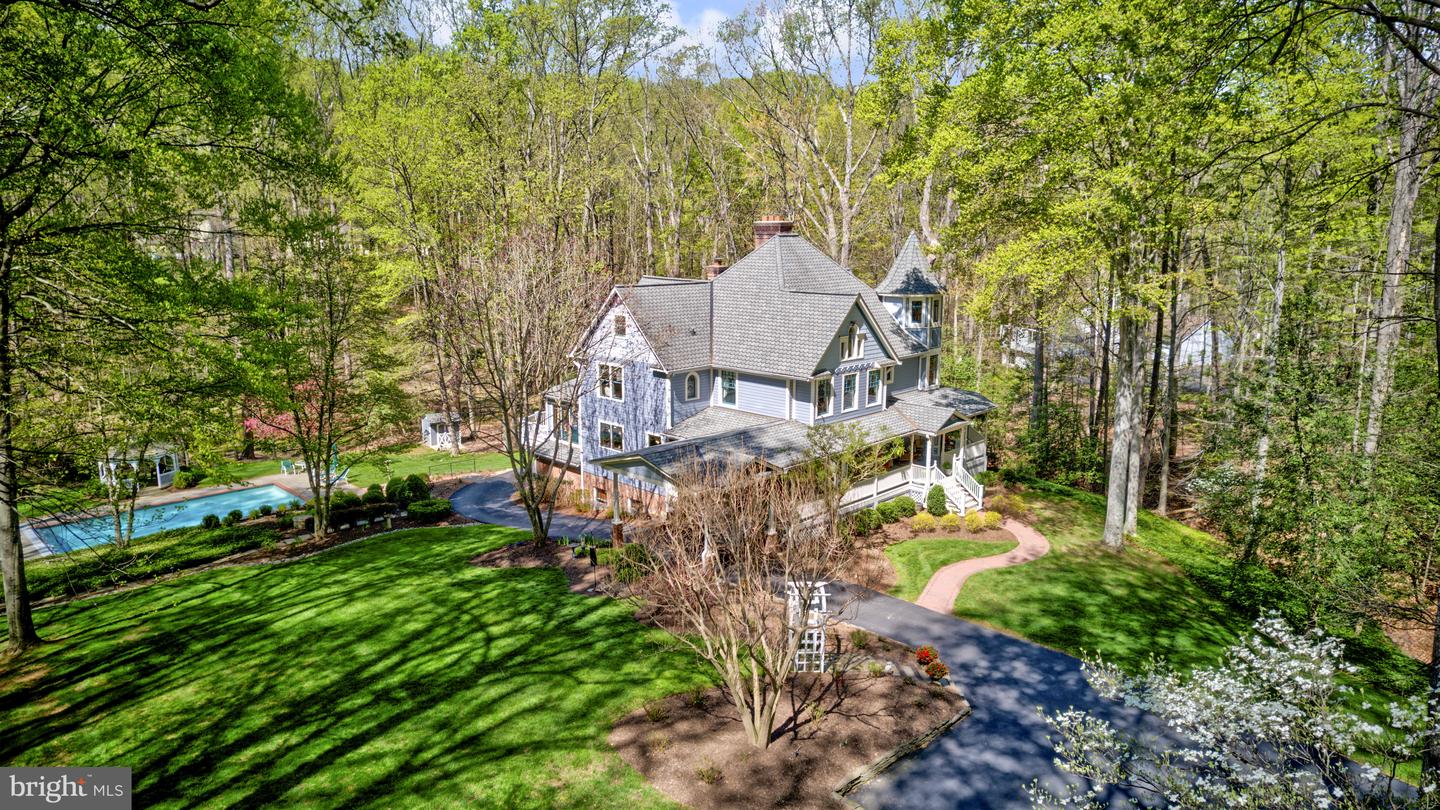 204 RIVER PARK DR, GREAT FALLS, Virginia 22066, 5 Bedrooms Bedrooms, ,4 BathroomsBathrooms,Residential,For sale,204 RIVER PARK DR,VAFX2242324 MLS # VAFX2242324