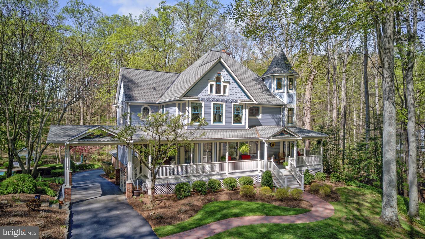 204 RIVER PARK DR, GREAT FALLS, Virginia 22066, 5 Bedrooms Bedrooms, ,4 BathroomsBathrooms,Residential,For sale,204 RIVER PARK DR,VAFX2242324 MLS # VAFX2242324