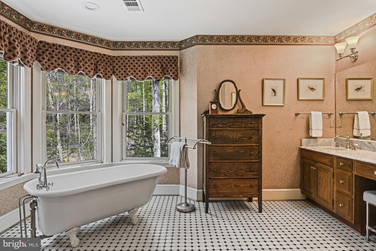 204 RIVER PARK DR, GREAT FALLS, Virginia 22066, 5 Bedrooms Bedrooms, ,4 BathroomsBathrooms,Residential,For sale,204 RIVER PARK DR,VAFX2242324 MLS # VAFX2242324