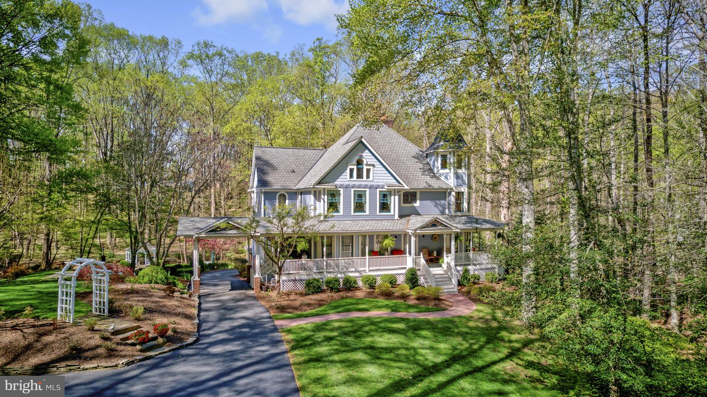 204 RIVER PARK DR, GREAT FALLS, Virginia 22066, 5 Bedrooms Bedrooms, ,4 BathroomsBathrooms,Residential,For sale,204 RIVER PARK DR,VAFX2242324 MLS # VAFX2242324