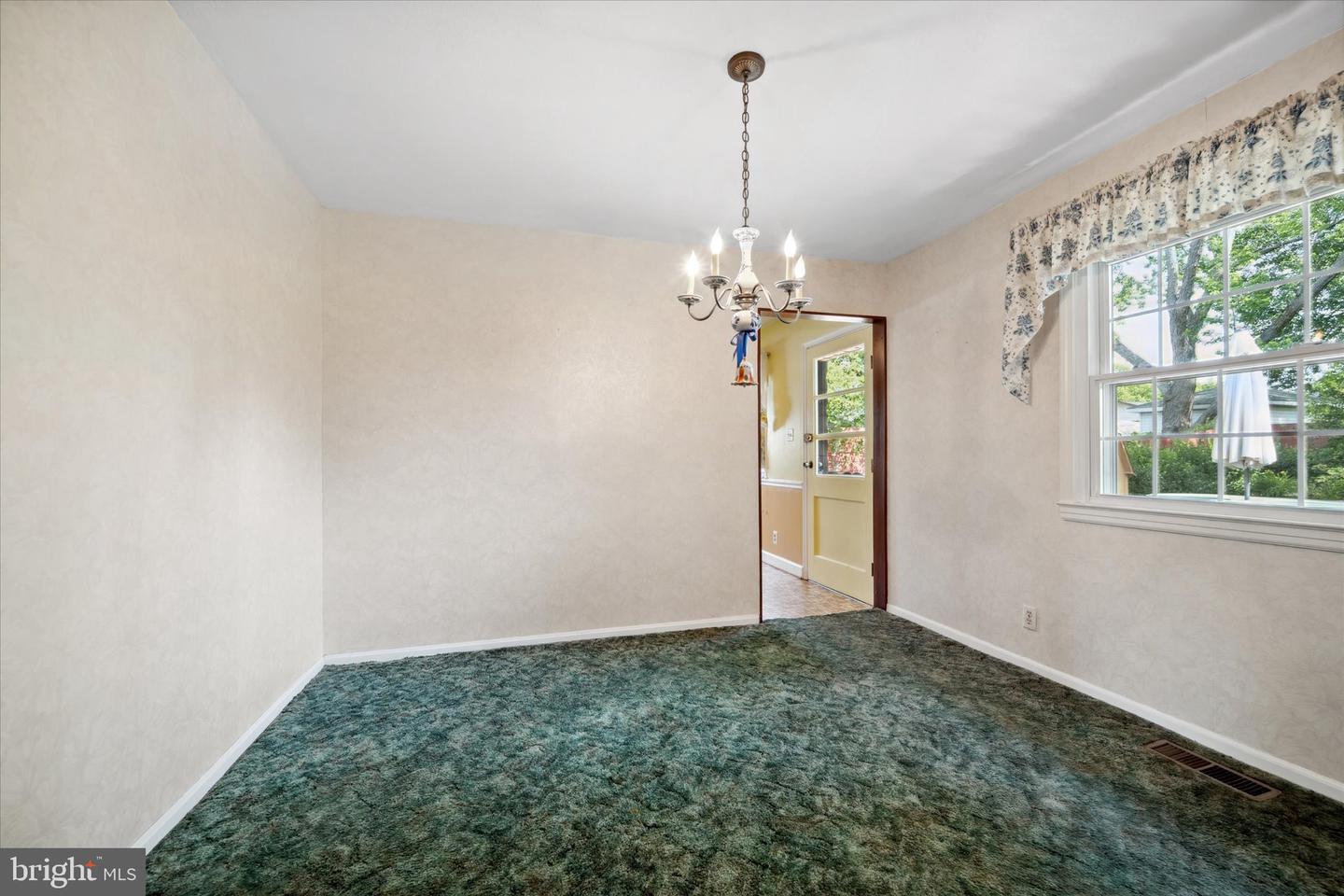 210 W BEECH RD, STERLING, Virginia 20164, 3 Bedrooms Bedrooms, ,2 BathroomsBathrooms,Residential,For sale,210 W BEECH RD,VALO2097416 MLS # VALO2097416