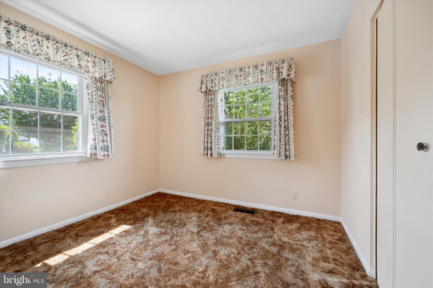 210 W BEECH RD, STERLING, Virginia 20164, 3 Bedrooms Bedrooms, ,2 BathroomsBathrooms,Residential,For sale,210 W BEECH RD,VALO2097416 MLS # VALO2097416