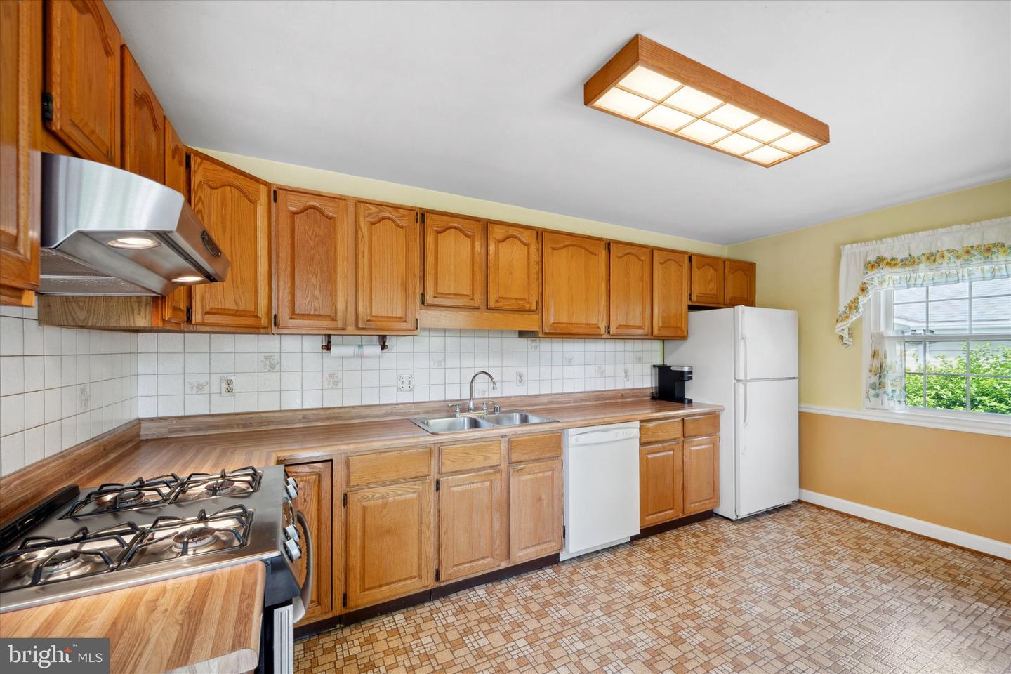 210 W BEECH RD, STERLING, Virginia 20164, 3 Bedrooms Bedrooms, ,2 BathroomsBathrooms,Residential,For sale,210 W BEECH RD,VALO2097416 MLS # VALO2097416