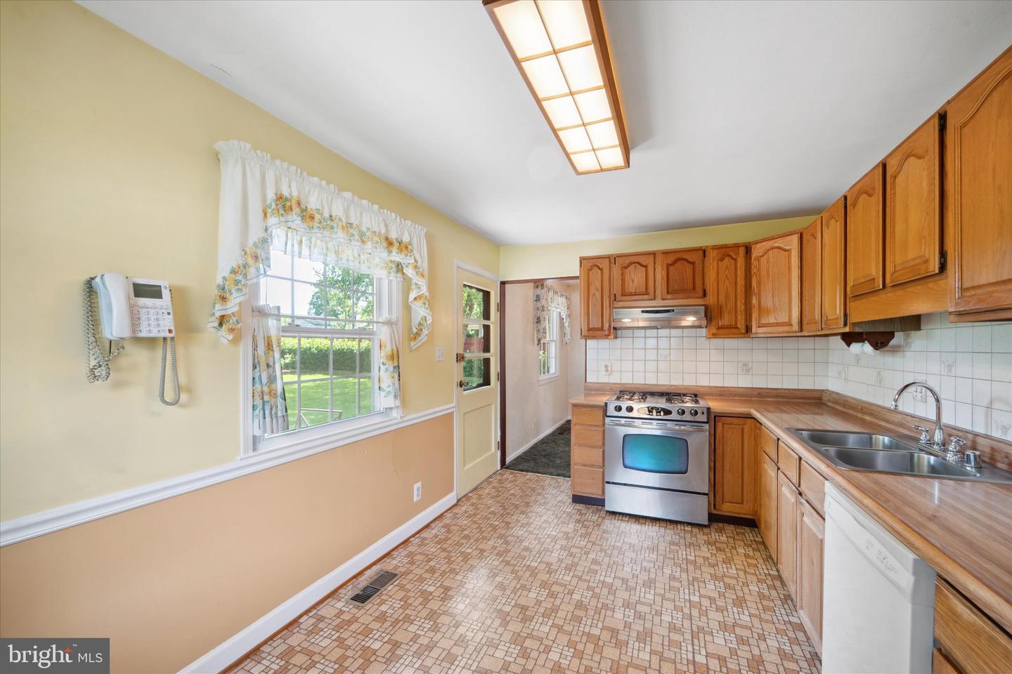 210 W BEECH RD, STERLING, Virginia 20164, 3 Bedrooms Bedrooms, ,2 BathroomsBathrooms,Residential,For sale,210 W BEECH RD,VALO2097416 MLS # VALO2097416