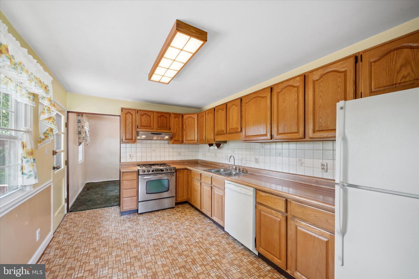 210 W BEECH RD, STERLING, Virginia 20164, 3 Bedrooms Bedrooms, ,2 BathroomsBathrooms,Residential,For sale,210 W BEECH RD,VALO2097416 MLS # VALO2097416