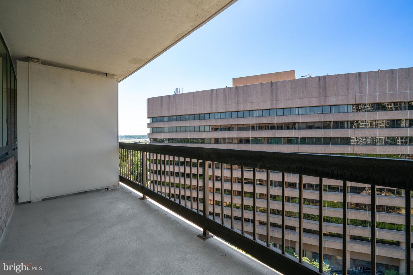 1805 CRYSTAL DR #1016S, ARLINGTON, Virginia 22202, 1 Bedroom Bedrooms, ,1 BathroomBathrooms,Residential,For sale,1805 CRYSTAL DR #1016S,VAAR2057994 MLS # VAAR2057994
