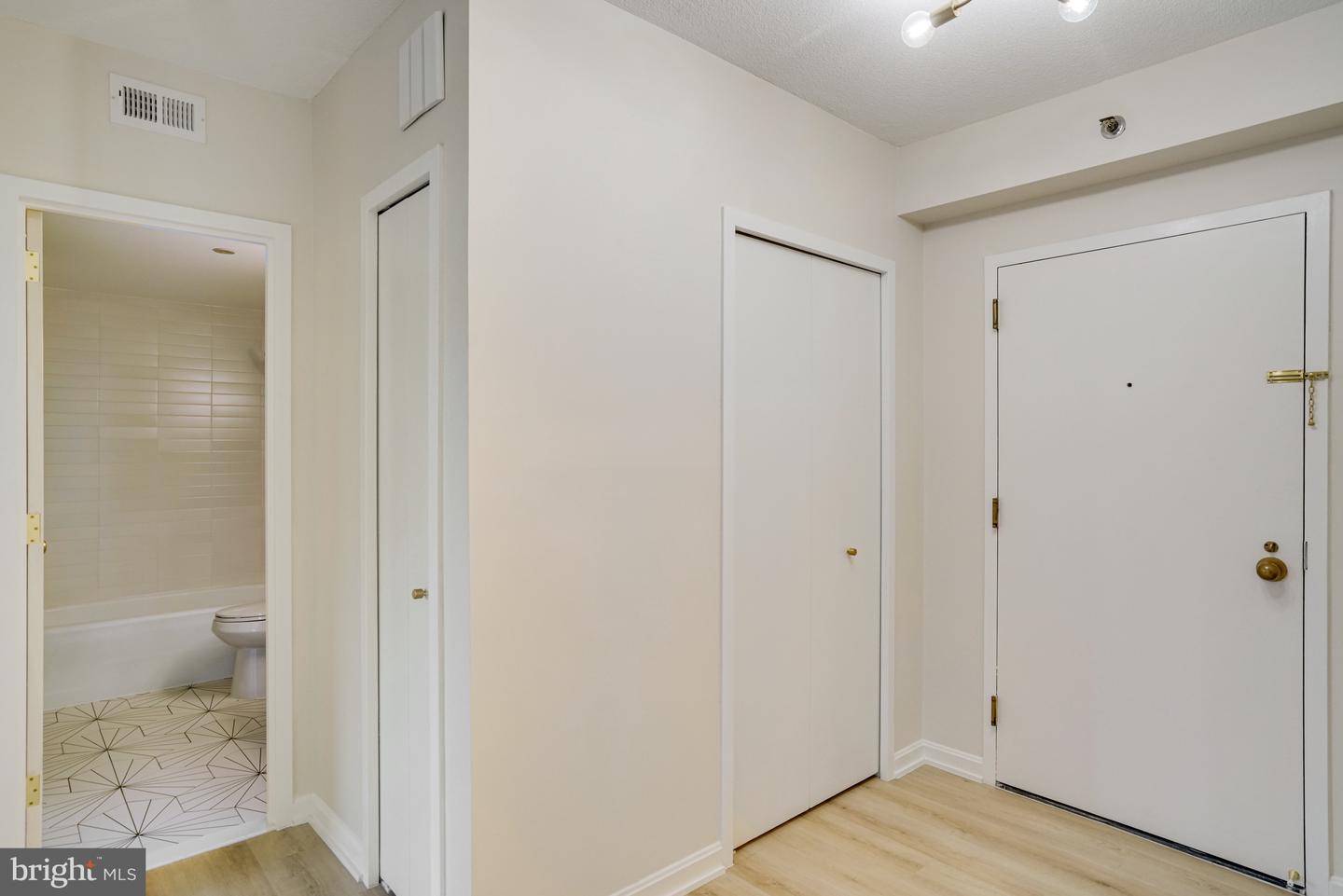 1805 CRYSTAL DR #1016S, ARLINGTON, Virginia 22202, 1 Bedroom Bedrooms, ,1 BathroomBathrooms,Residential,For sale,1805 CRYSTAL DR #1016S,VAAR2057994 MLS # VAAR2057994