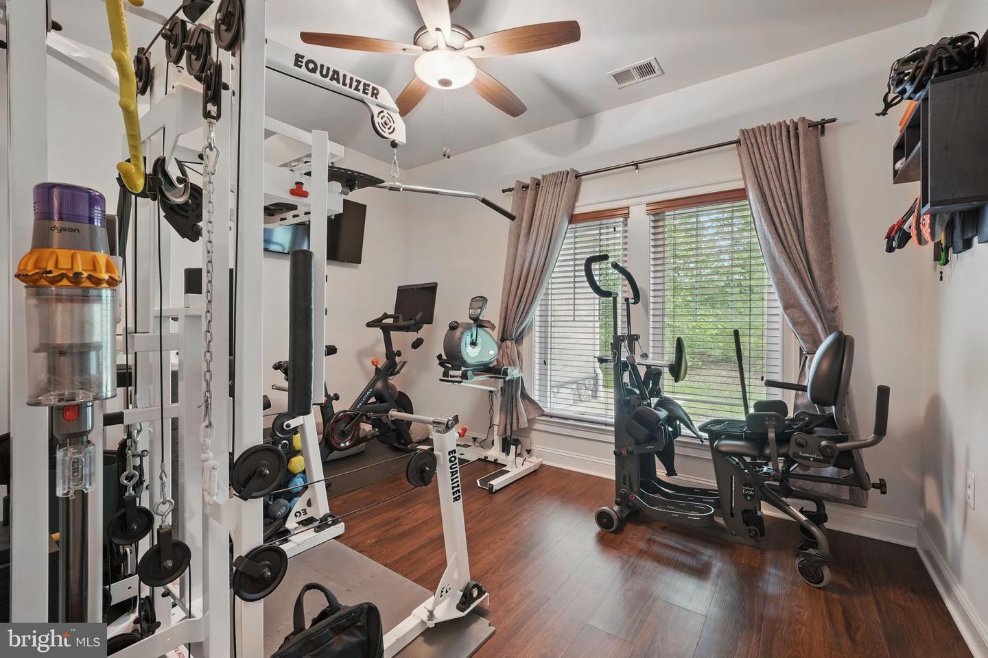 16009 ROLAND PARK PL, GAINESVILLE, Virginia 20155, 5 Bedrooms Bedrooms, ,4 BathroomsBathrooms,Residential,For sale,16009 ROLAND PARK PL,VAPW2095278 MLS # VAPW2095278