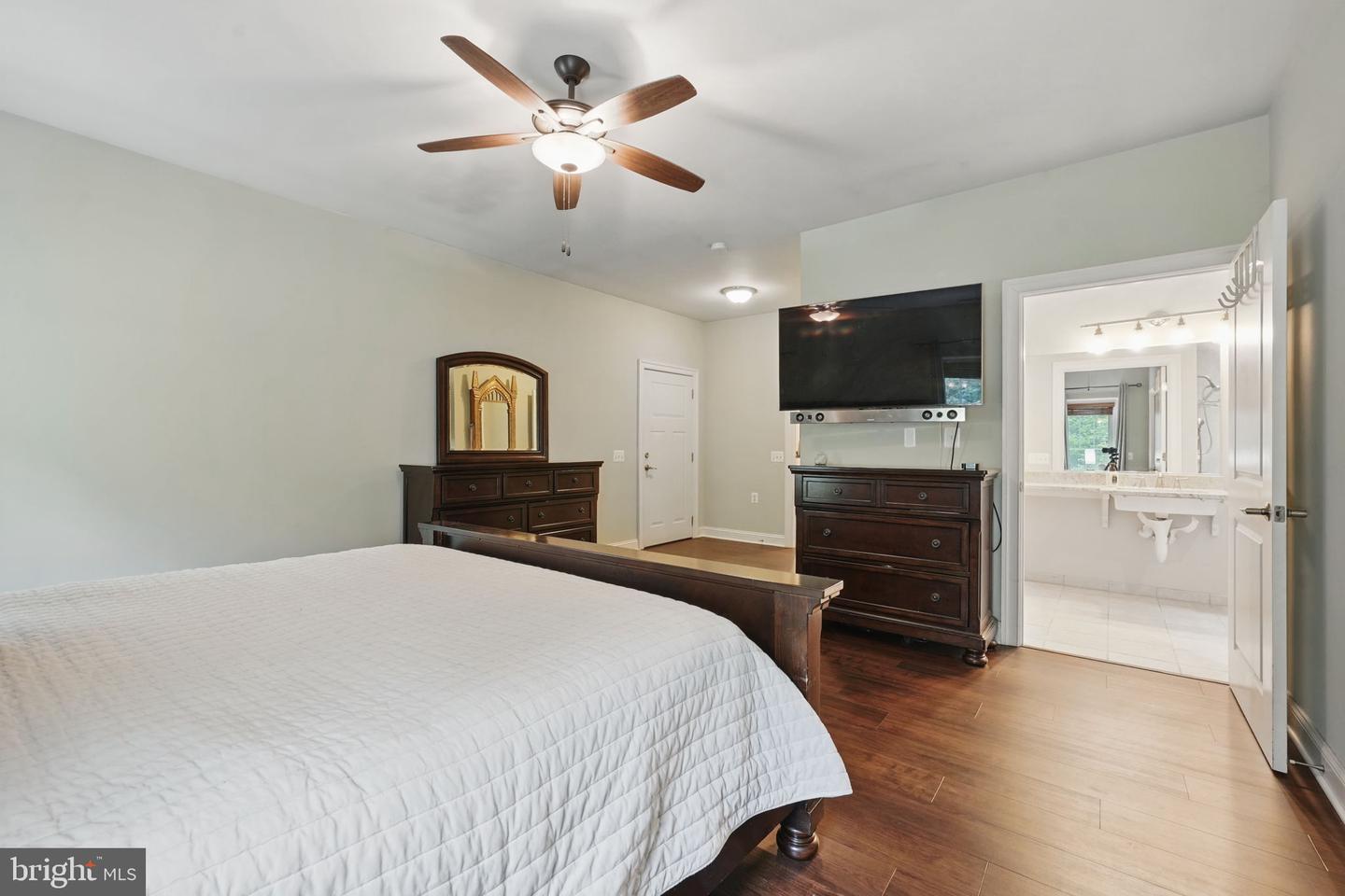 16009 ROLAND PARK PL, GAINESVILLE, Virginia 20155, 5 Bedrooms Bedrooms, ,4 BathroomsBathrooms,Residential,For sale,16009 ROLAND PARK PL,VAPW2095278 MLS # VAPW2095278