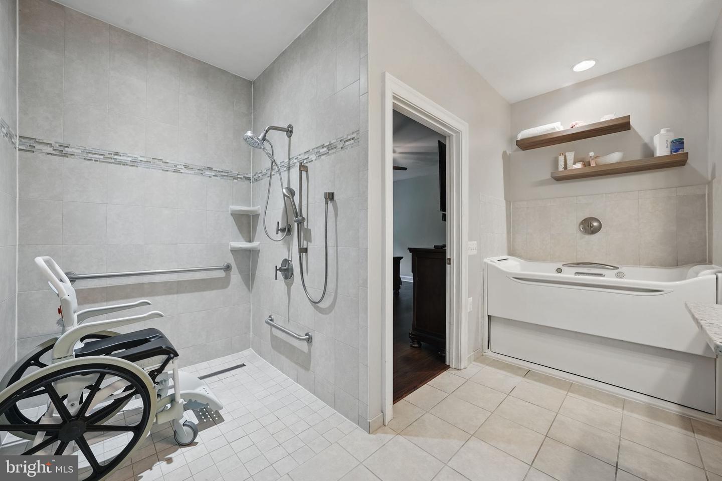 16009 ROLAND PARK PL, GAINESVILLE, Virginia 20155, 5 Bedrooms Bedrooms, ,4 BathroomsBathrooms,Residential,For sale,16009 ROLAND PARK PL,VAPW2095278 MLS # VAPW2095278