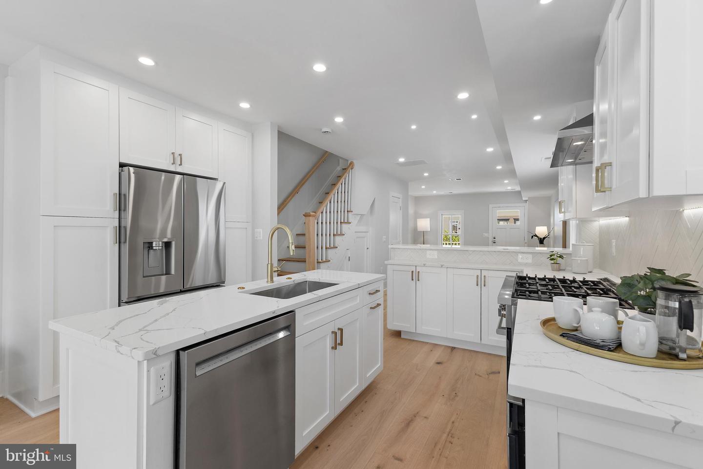 330 N PATRICK ST, ALEXANDRIA, Virginia 22314, 2 Bedrooms Bedrooms, ,2 BathroomsBathrooms,Residential,For sale,330 N PATRICK ST,VAAX2045604 MLS # VAAX2045604