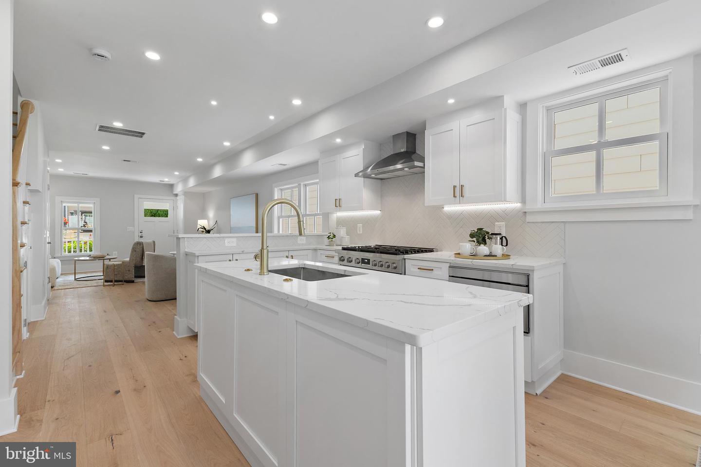 330 N PATRICK ST, ALEXANDRIA, Virginia 22314, 2 Bedrooms Bedrooms, ,2 BathroomsBathrooms,Residential,For sale,330 N PATRICK ST,VAAX2045604 MLS # VAAX2045604