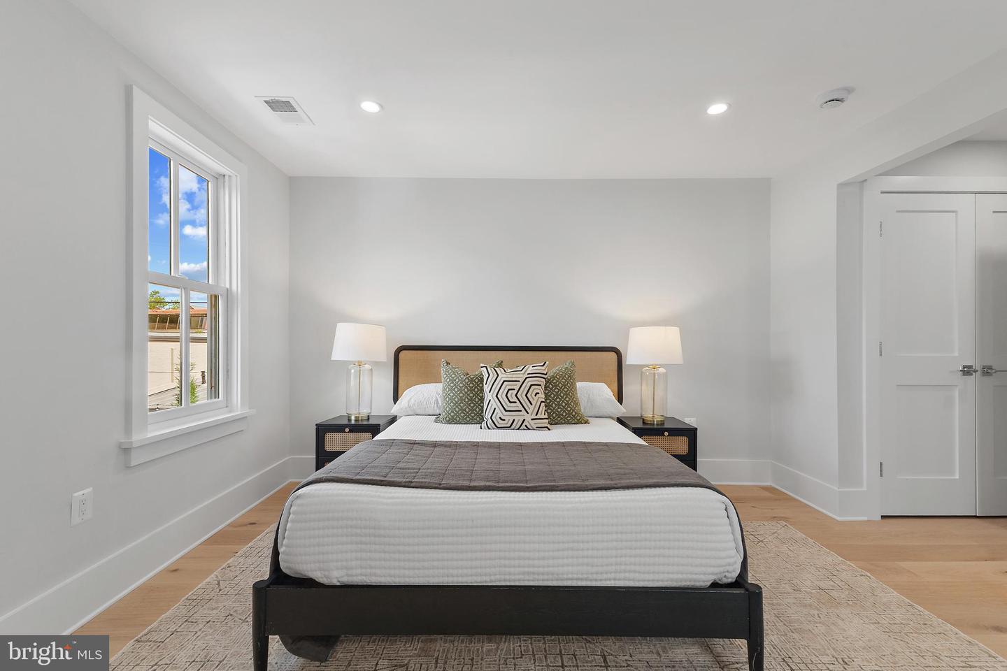 330 N PATRICK ST, ALEXANDRIA, Virginia 22314, 2 Bedrooms Bedrooms, ,2 BathroomsBathrooms,Residential,For sale,330 N PATRICK ST,VAAX2045604 MLS # VAAX2045604