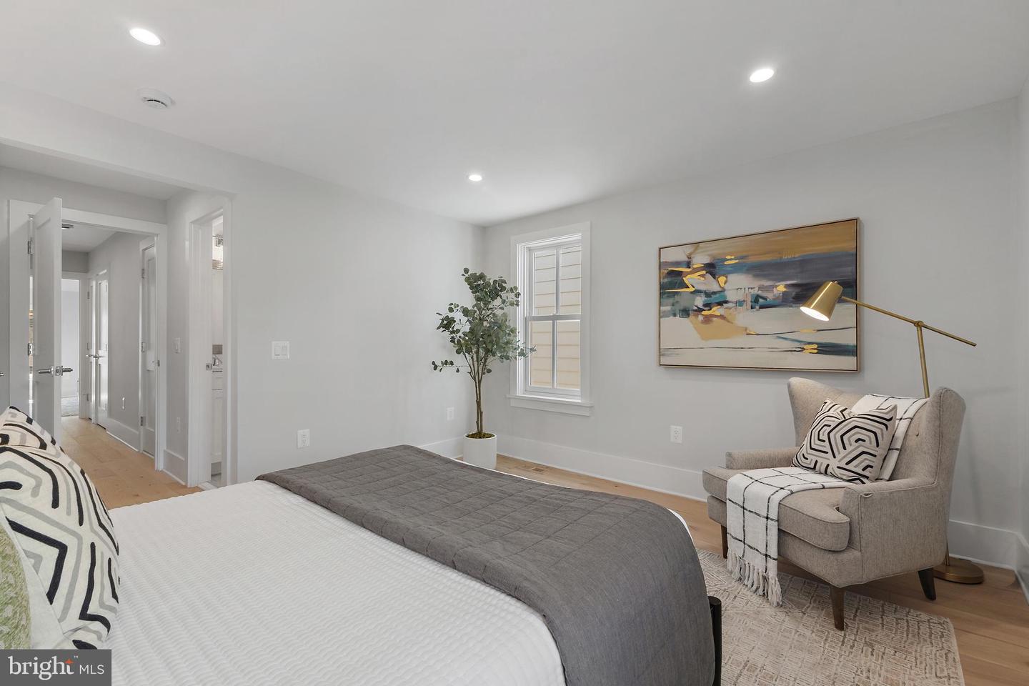 330 N PATRICK ST, ALEXANDRIA, Virginia 22314, 2 Bedrooms Bedrooms, ,2 BathroomsBathrooms,Residential,For sale,330 N PATRICK ST,VAAX2045604 MLS # VAAX2045604