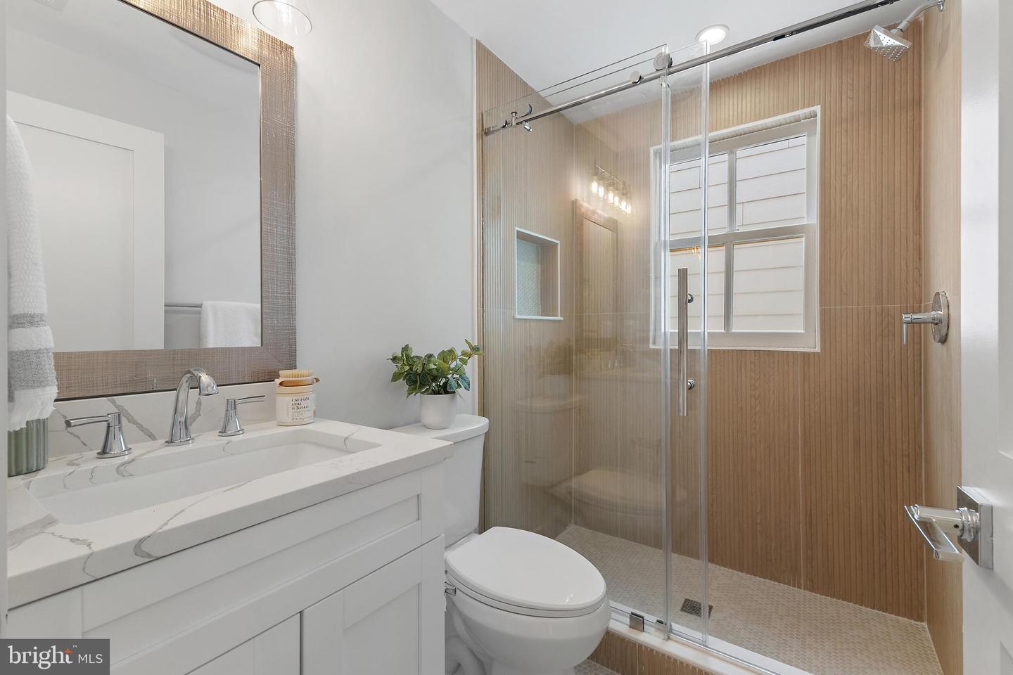 330 N PATRICK ST, ALEXANDRIA, Virginia 22314, 2 Bedrooms Bedrooms, ,2 BathroomsBathrooms,Residential,For sale,330 N PATRICK ST,VAAX2045604 MLS # VAAX2045604