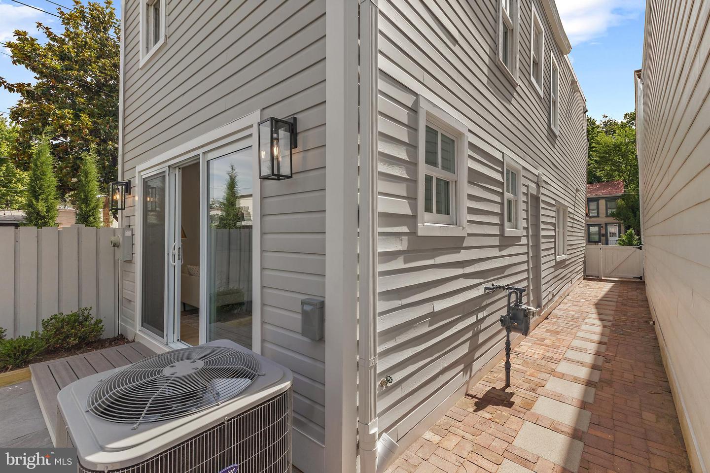 330 N PATRICK ST, ALEXANDRIA, Virginia 22314, 2 Bedrooms Bedrooms, ,2 BathroomsBathrooms,Residential,For sale,330 N PATRICK ST,VAAX2045604 MLS # VAAX2045604